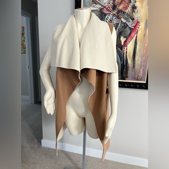 NEW BCBGMAXAZRIA Reversible Vest/Coat – Camel & Cream with Pockets - Picture 3 of 8